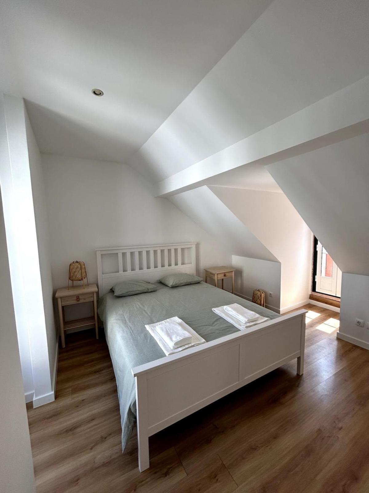 Stylish & Quite Flat In Centre - Cais Do Sodre Lisboa